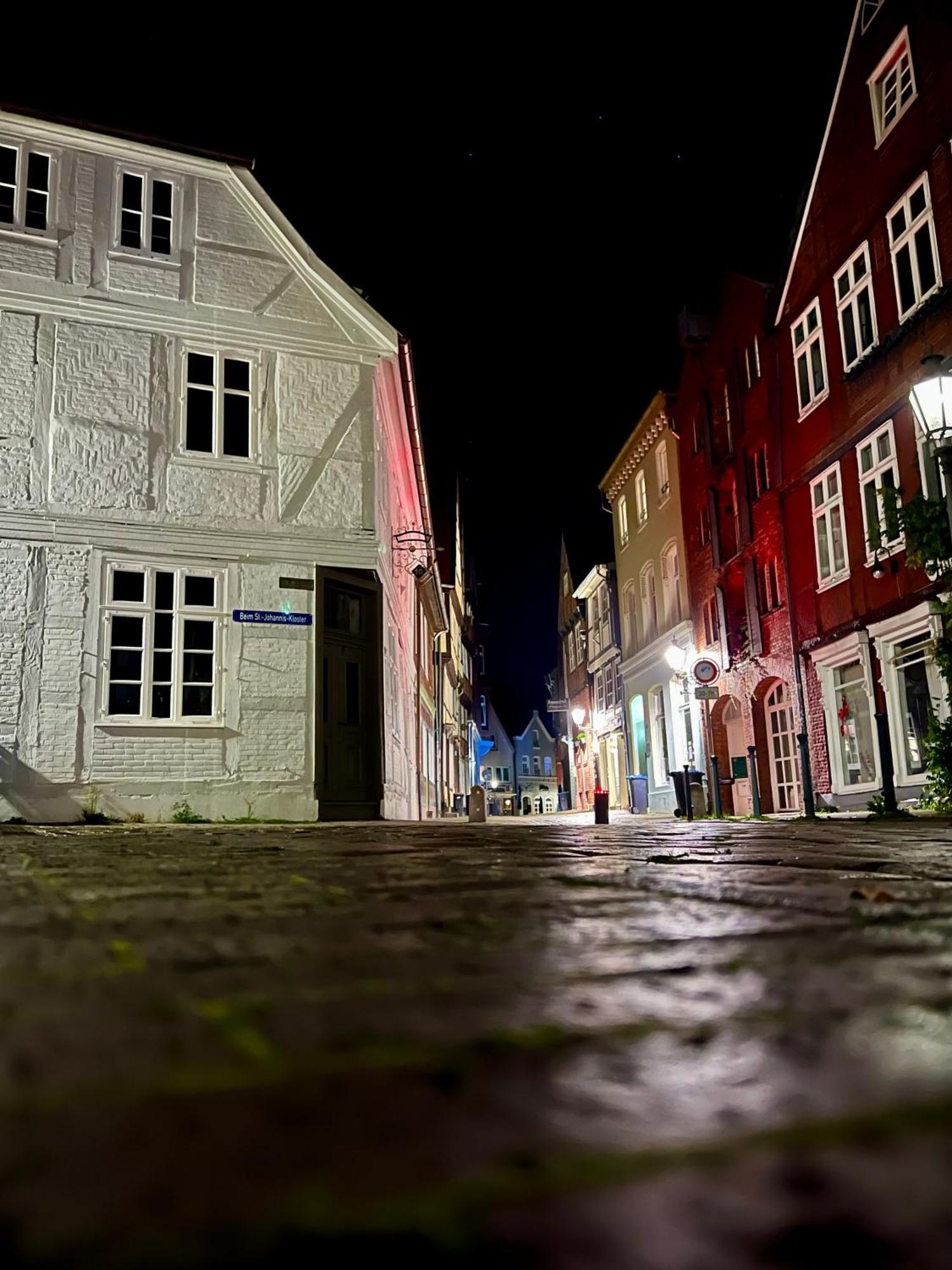 Moderne 2-Zimmer Wohnung! Wlan Und Netflix Inklusive! Zentral Gelegen In Der Historischen Altstadt! Stade Exterior photo